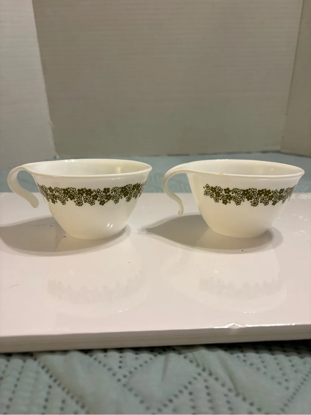 Vintage Corelle Crazy Daisy Spring Blossom Green Hook Handle Tea Cups Set Of 2